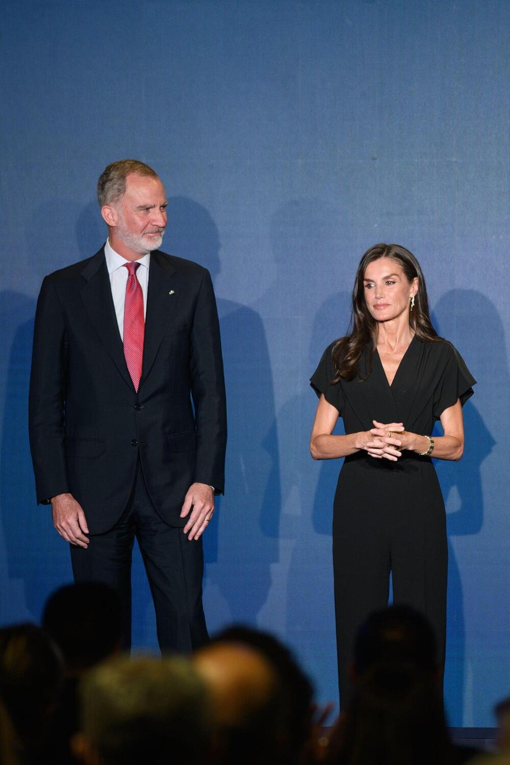 <p>Ne volite da nosite haljine i suknje, a želite da izgledate atraktivno i elegantno u svakoj prilici? Španska kraljica ima ideju za vas.</p>