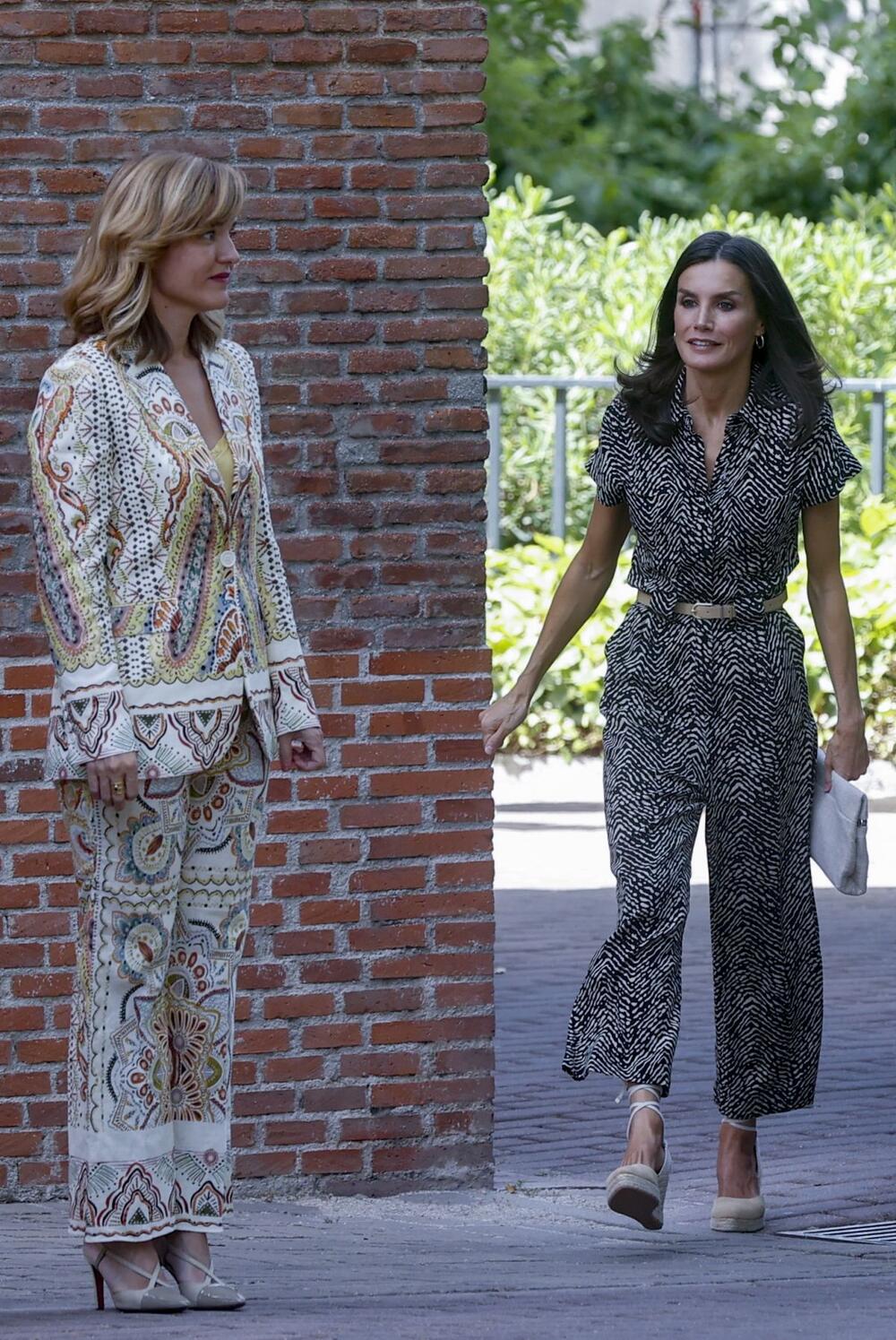 Kraljica Leticija od Španije u kombinezonu brenda Mango