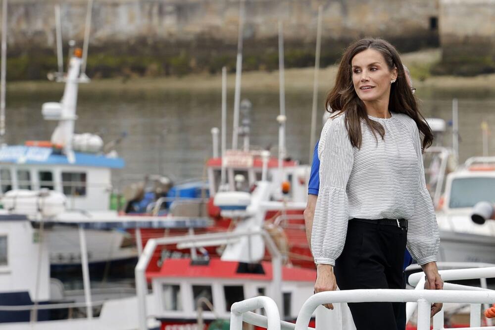 <p>Nemojte nas shvatiti pogrešno – one su <strong>prelepe </strong>i bez trunke šminke. Ipak, čak i kada izgledaju kao da su odabrale prirodan izgled, supruge kraljeva i prinčeva uglavnom imaju bar nekoliko proizvoda, makar sudeći po fotografijama na kojima zaista nisu našminkane.</p>