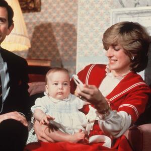 Pogledali su je "kao da je luda" i promenili temu: Zbog ovog Dajaninog pitanja na Božić kraljevska porodica se zaledila