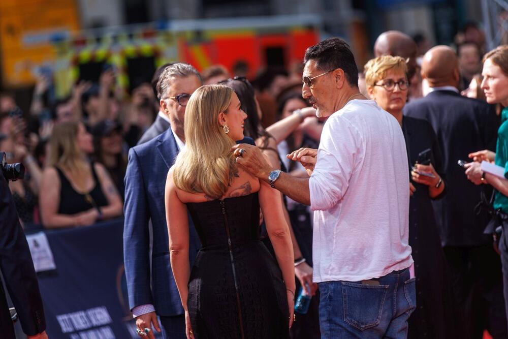 <p>Glumica se pojavila u haljini koja je bila inspirisana dinosaurusima što je i tema filma koji trenutno promoviše.</p>