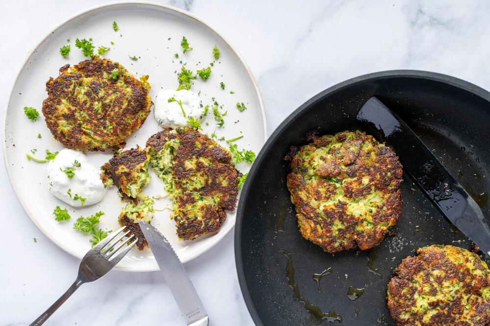 Uštipke od tikvica možete da pržite u tiganju ili pečete u rerni