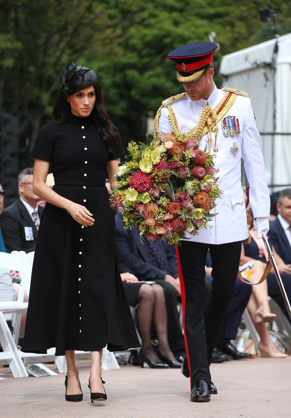 HARI BI MORAO JAVNO DA SE IZVINI PORODICI, ŠTO MEGAN TEŠKO DA BI DOZVOLILA 