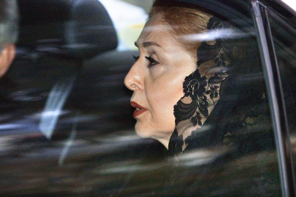 Princeza Ašraf Pahlavi na sahrani nekadašnje kraljice Soraje