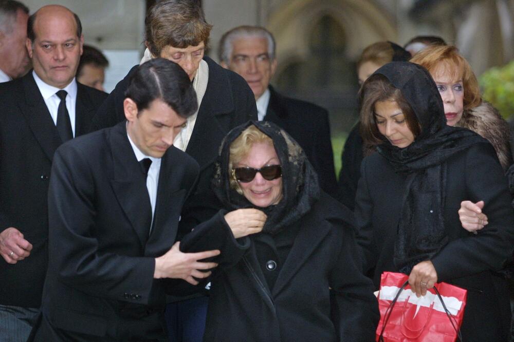 Princeza Ašraf Pahlavi na sahrani nekadašnje kraljice Soraje