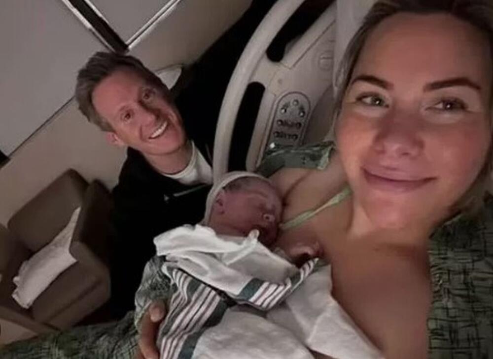 Trevor Engelson i Trejsi Karland posle rođenja sina Logana