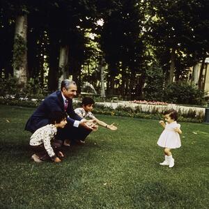 Umirali su jedno za drugim, do smrti pateći za Iranom: "Prokletstvo porodice Pahlavi" je bolna priča o traumi i gubitku