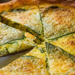 Za doručak, ručak ili večeru tokom leta: Fritata s tikvicama koja je i hranljiva, i zasitna, i ukusna (RECEPT)
