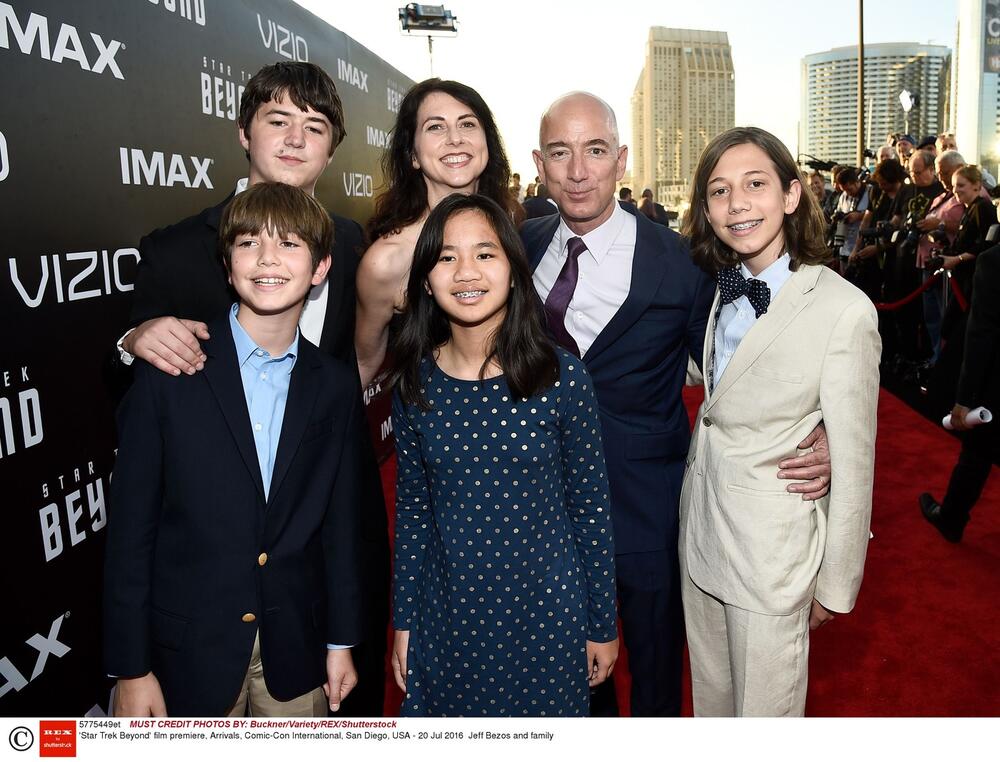 Džef Bezos je danas otac četvoro dece