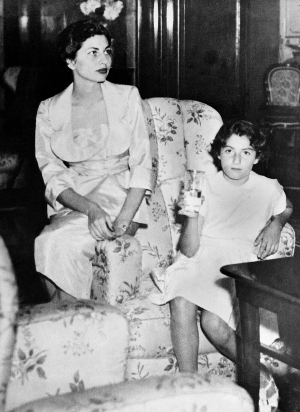 Princeza Šahnaz sa maćehom kraljicom Sorajom, drugom ženom njenog oca šaha Mohameda Reze Pahlavija