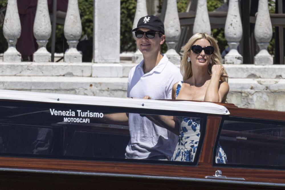 <p>Juče je u bajkovitoj Veneciji održano dugo očekivano venčanje Loren Sančez i Džefa Bezosa, koje su svetski mediji već okarakterisali kao venčanje veka.</p>