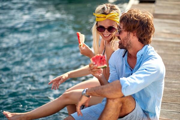 7 osobina muškaraca koji vole devojke koje se ne šminkaju: Kad vide kilogram pudera i rumenila digne im se kosa na glavi
