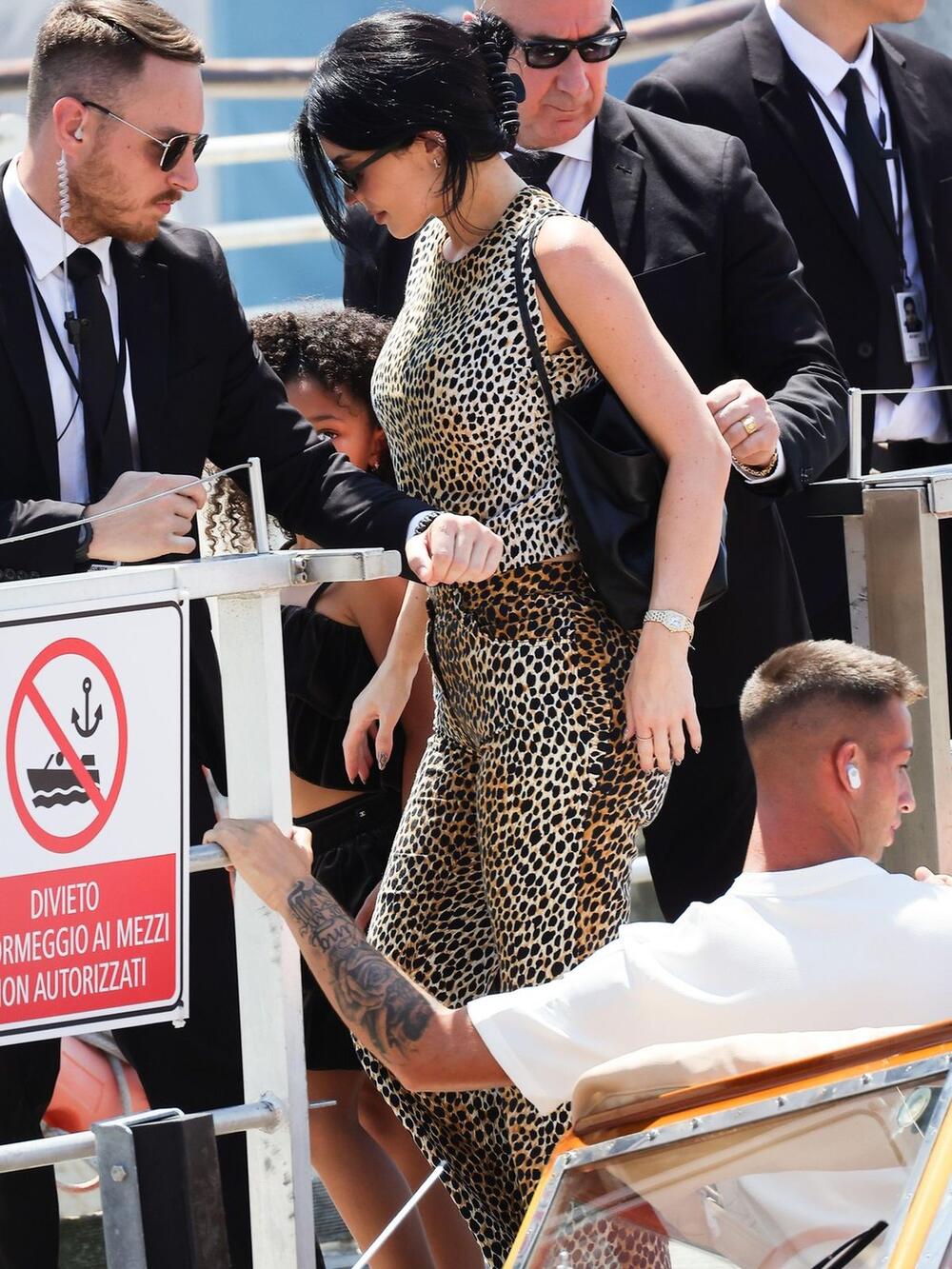 <p>Venecija je proteklih dana bila epicentar svetskog glamura, jer se upravo u ovom bajkovitom gradu na vodi odigralo venčanje koje se već naziva venčanjem veka.</p>