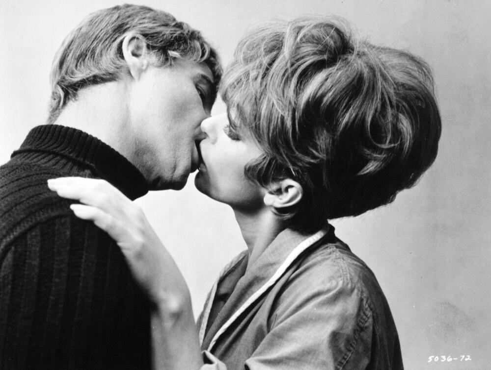 Marlon Brando i Rita Moreno u filmu 'Noć sledećeg dana'