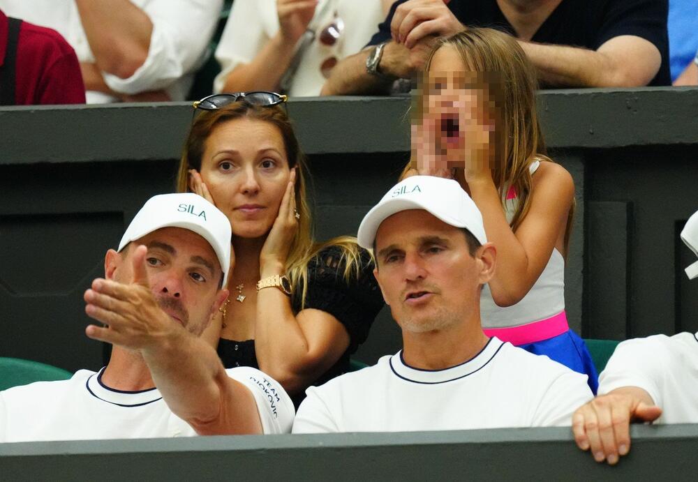 Jelenea Đoković sa ćerkom Tarom na Vimbldonu