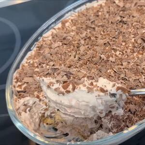 Kremasto zadovoljstvo za letnje dane: Recept za lažni tiramisu koji se priprema BEZ JAJA I KAFE – za svega 15 minuta!