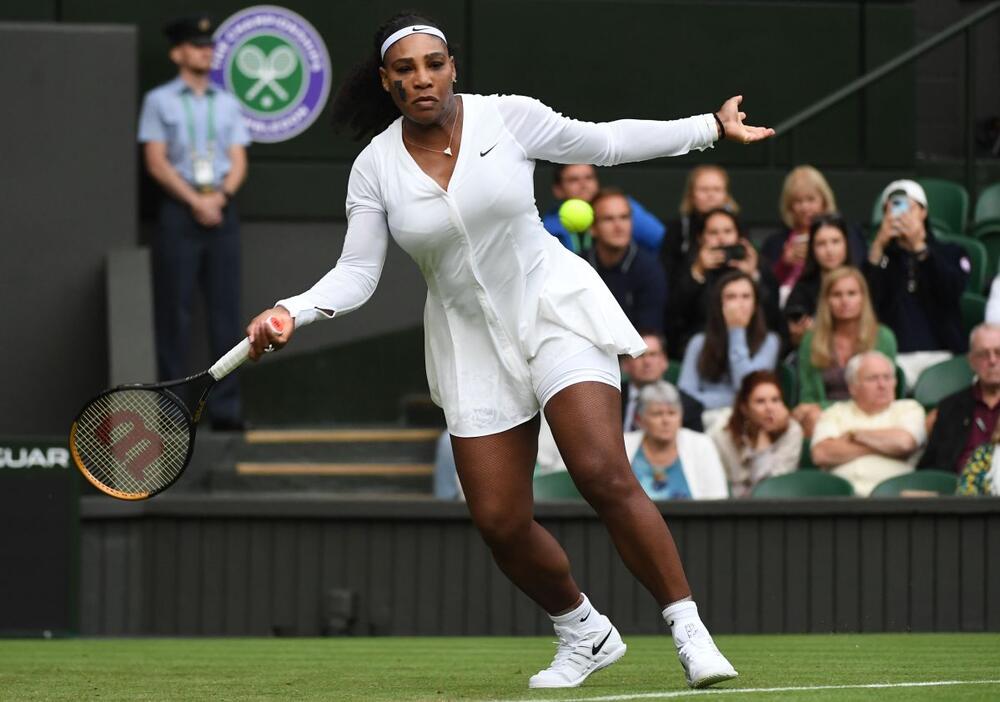 Srena Vilijams u beloj haljini na Vimbldonu