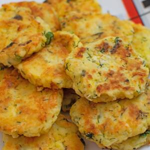 Slasni uštipci od tikvica prave se na brzinu: Najjeftiniji letnji doručak ili večera slistićete i pre nego što se ohladi