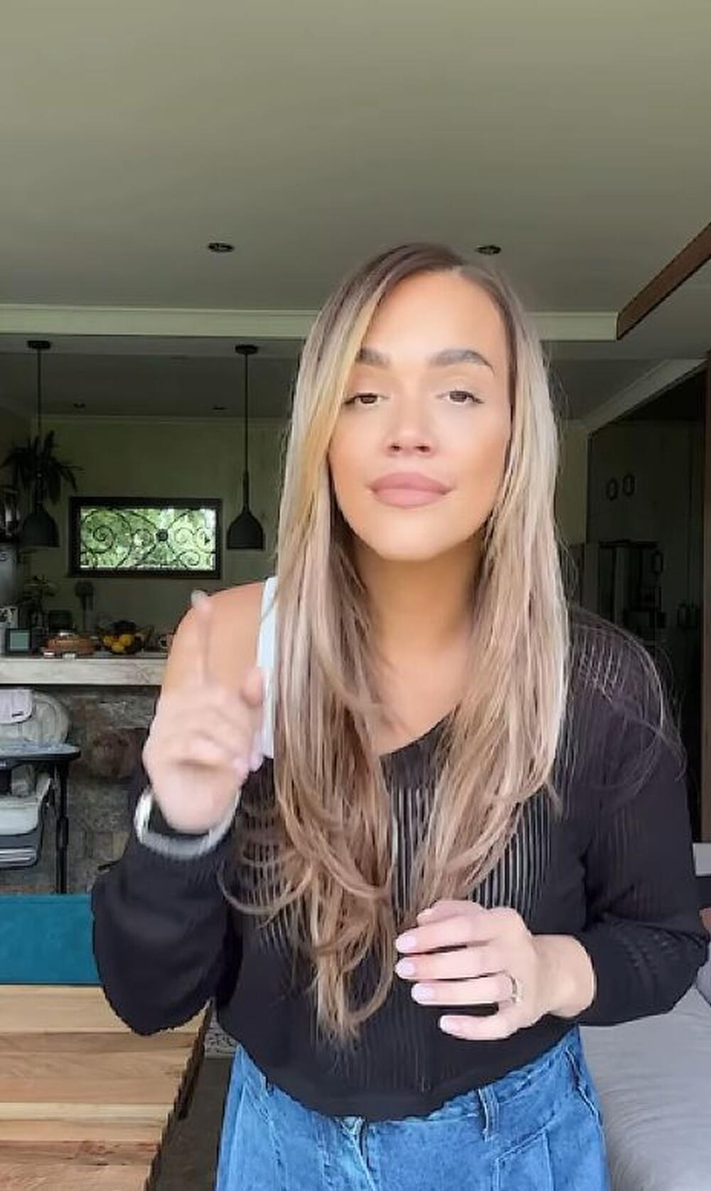 <p>Pevačica Marija Mikić je oduvek maštala da živi u kući, a pre nekoliko godina je svoj san i ispunila.</p>