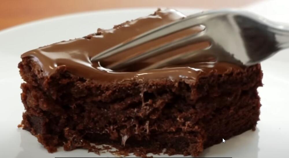 Brza čokoladna torta bez jaja i brašna, gotova za 15 minuta