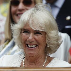 Kako je kraljica Kamila izgledala u mladosti? Muškarci su žudeli za njom i njenim društvom, a ceo London joj se divio