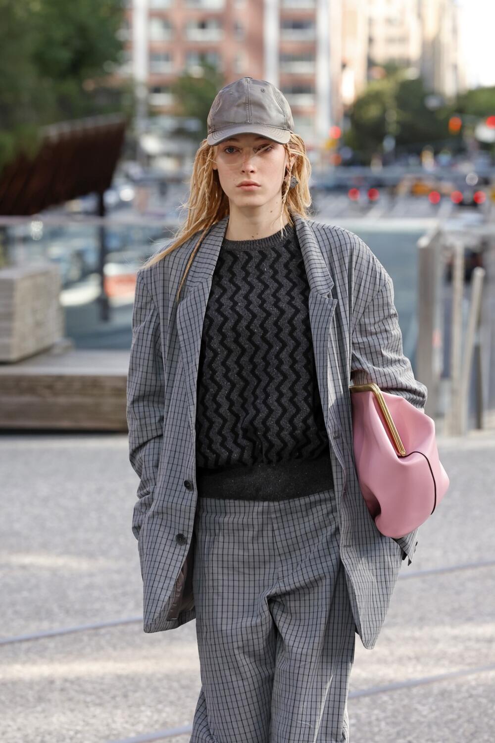 Large Kisslock Frame Bag torba modne kuće Coach u kolekciji za proleće/leto 2025.