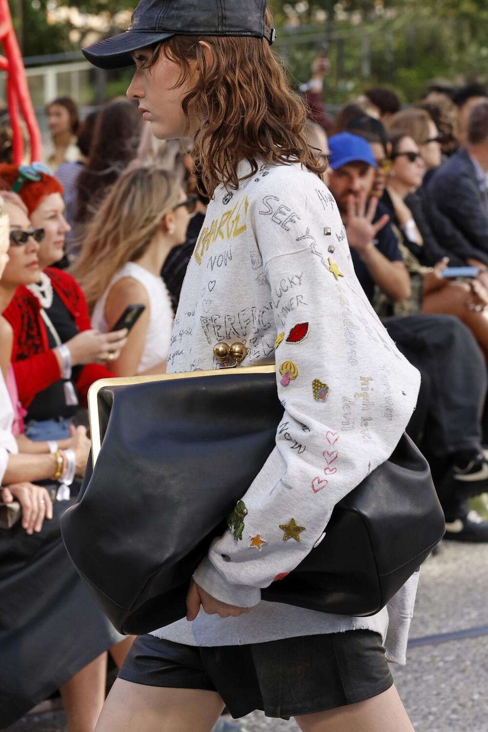 Large Kisslock Frame Bag torba modne kuće Coach u kolekciji za proleće/leto 2025.