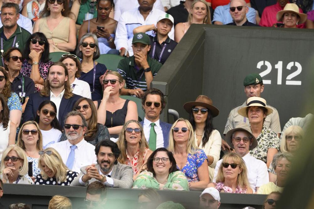 Metju Mekonahi i Kamila Alves danas su posmatrali žensko finale na Vimbldonu