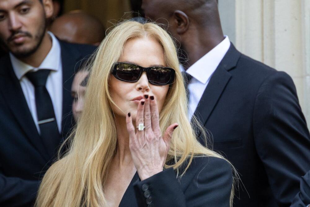 NIKOL POKAZALA MOĆ OSVETNIČKOM HALJINOM 