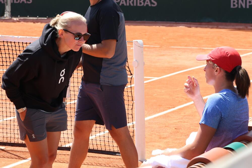 Iga Svjontek i Darija Ambramovič na treningu