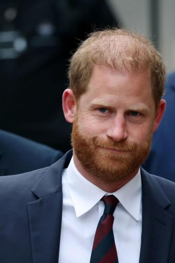 On je "gospodin Nevaljalac", ona žudi za "vikendom razvrata": Isplivale kontroverzne poruke princa Harija i novinarke