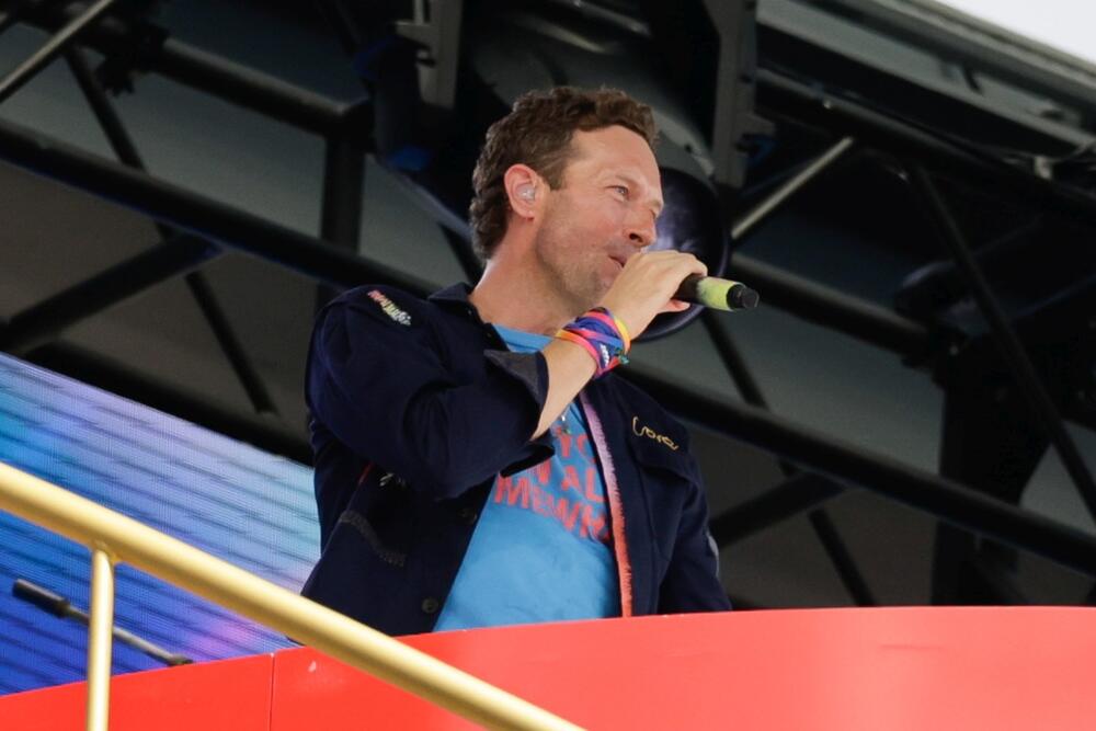 PEVAČ NEHOTICE UHVAČEN U PREVARI O KOJOJ PRIČA CEO SVET