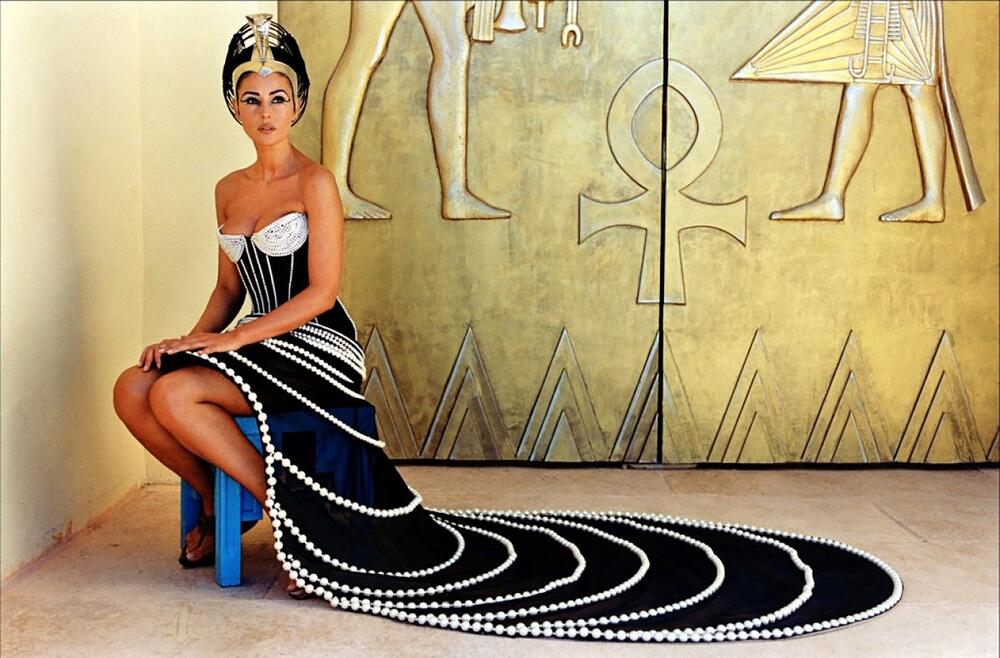 Monika Beluči kao Kleopatra u filmu 'Asteriks i Obeliks: Misija Kleopatra'