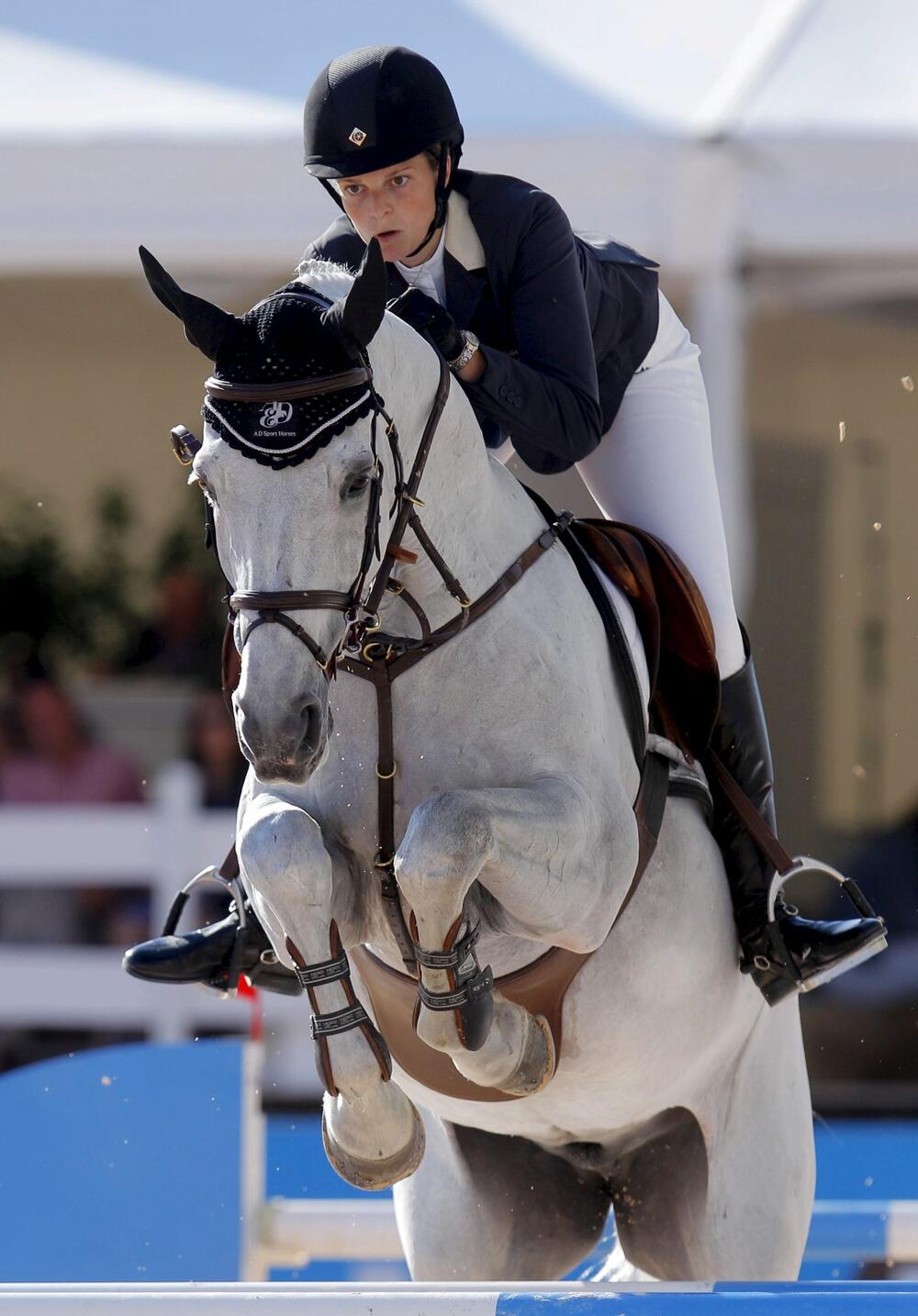 Atina Onazis na jednom takmičenju u konjičkim sportovima