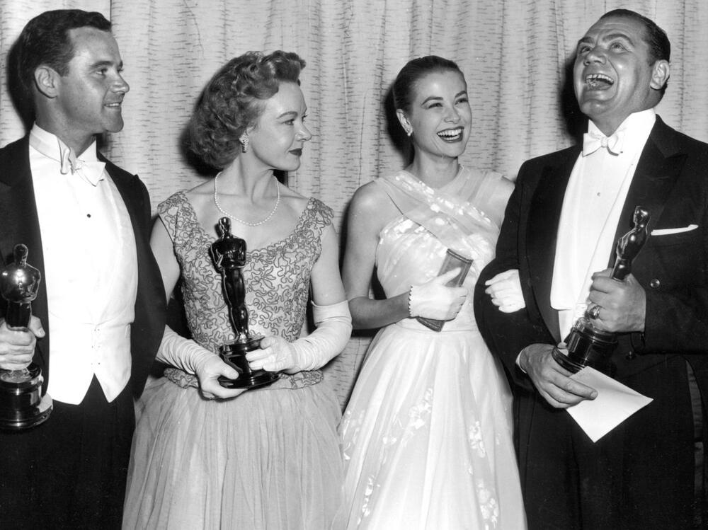 Grejs Keli, Dodela Oskara 1956.