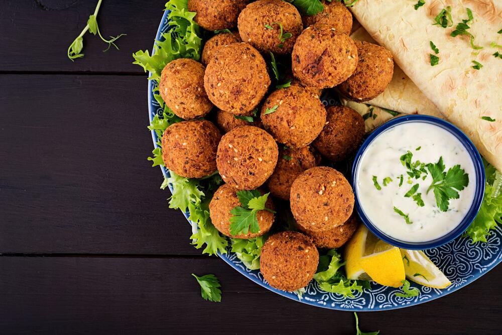 Sa čim najradije jedete falafel?