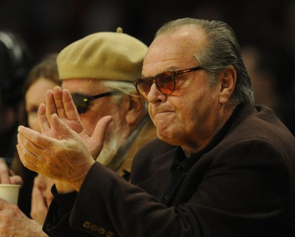 Skoro četiri decenije, glumac je mislio da mu je majka sestra, a baba majka