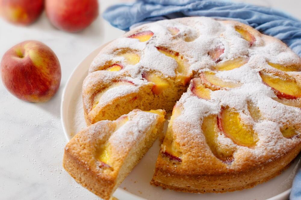 Kolač sa breskvama je idealna letnja poslastica