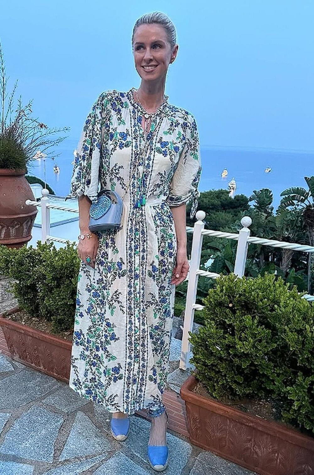 <p>Kada je reč o letnjim klasicima, bez jednog je zaista teško zamisliti vrele dane jer odgovara svakoj prilici, pruža sofisticiran <em>look </em>i vrlo je pogodna za stvaranje optičkih iluzija... i sad već sigurno znate o kom modelu pričamo!</p>