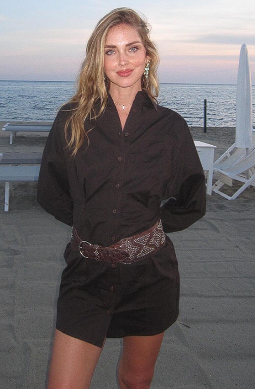 <p>Kada je reč o letnjim klasicima, bez jednog je zaista teško zamisliti vrele dane jer odgovara svakoj prilici, pruža sofisticiran <em>look </em>i vrlo je pogodna za stvaranje optičkih iluzija... i sad već sigurno znate o kom modelu pričamo!</p>