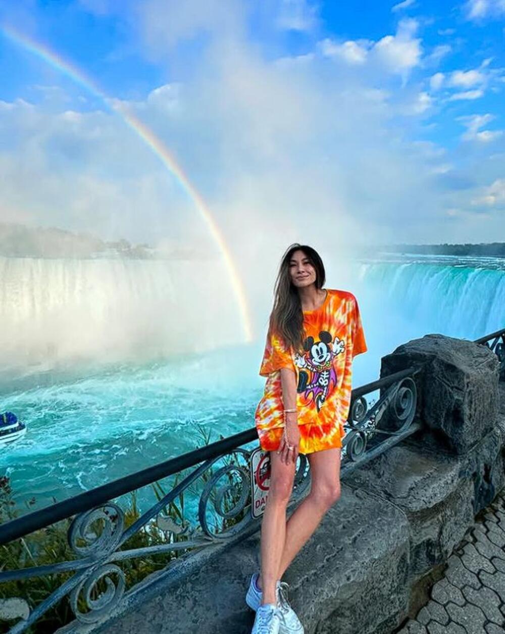 Lusi Guo na Nijagarinim vodopadima