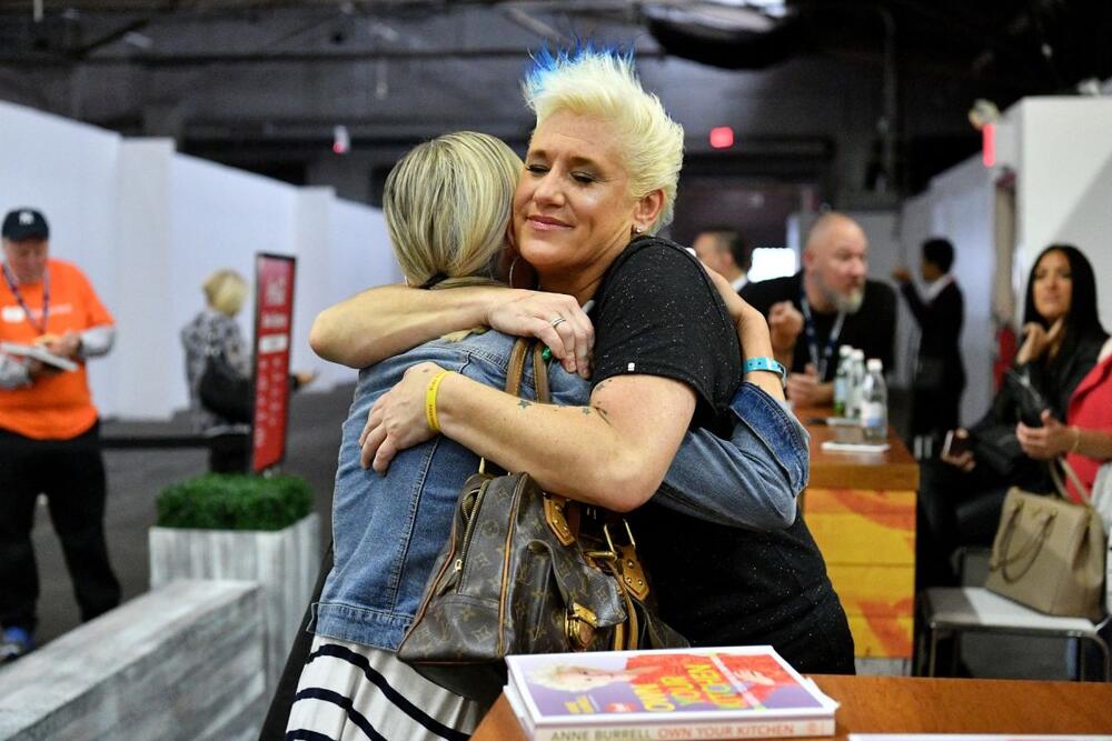 En Barel pronađena je mrtva u svom domu 17. juna