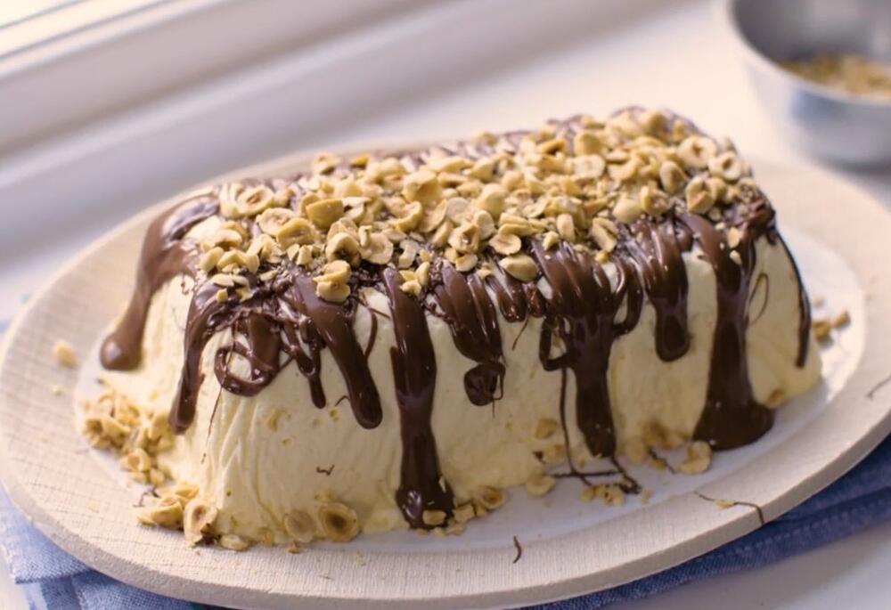 Neodoljivi domaći semifredo sa lešnicima, otopljenim čokoladnim kremom i slatkom pavlakom
