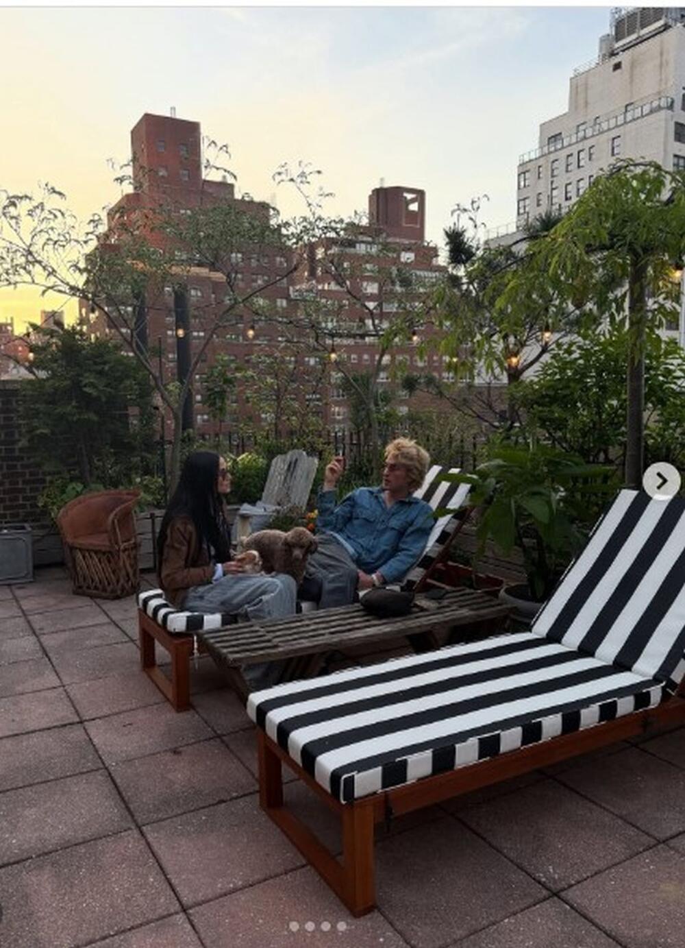 Baštenski nameštaj Demi Mur na terasi u Njujorku