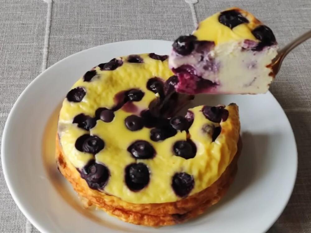 Jogurt kolač s borovnicama i jajima