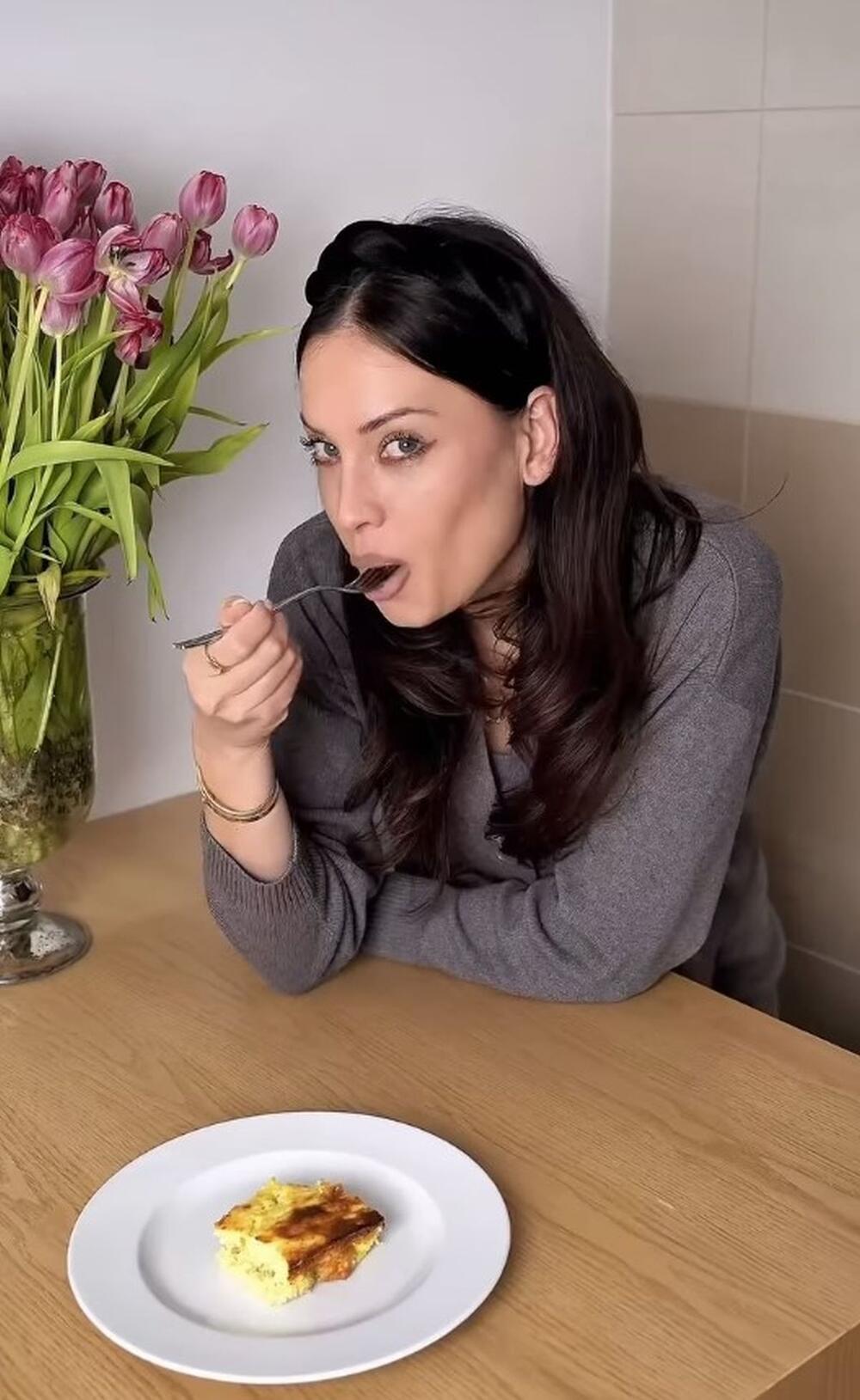 Mirka Vasiljević u trpezariji