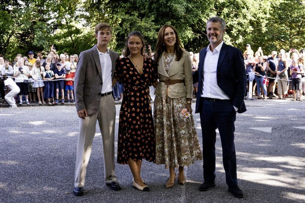 Kraljica Meri sa porodicom