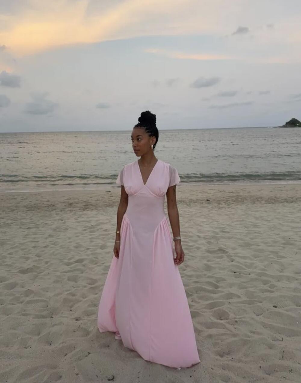 Pastelnoroze maksi-haljina za leto