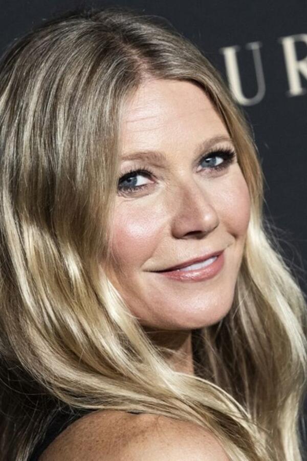 53 godine, a koža kao bebina: Gvinet Paltrou pokazala kako izgleda kad se probudi i izazvala lavinu komentara