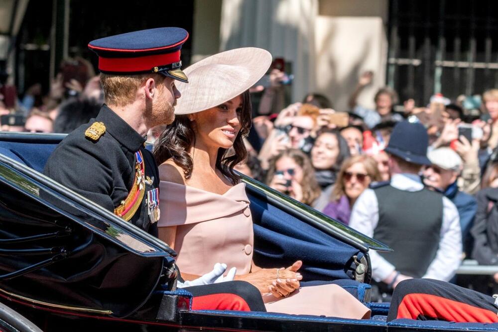 <p>Vojvotkinja od Saseksa je za svoje prvo pojavljivanje na "Pozdravu bojama" čuvala fantastično modno izdanje.</p>